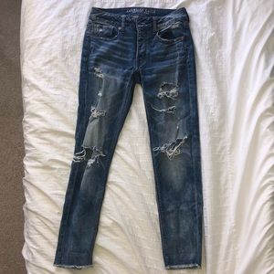 AE Ripped Tomgirl jeans!